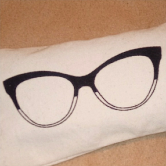 Sunglasses and Canvas Pouch Set - Picture 2 of 7